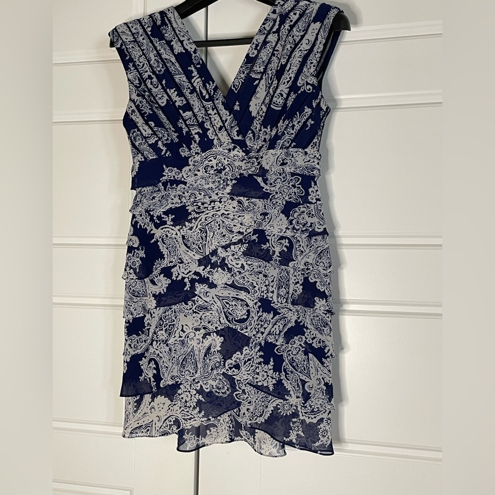 Adrianna Papell Navy Blue White Floral Paisley Tiered V-Neck Cocktail Dress 6